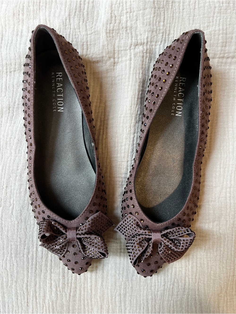 NWOT Kenneth Cole Reaction Rhinestone Bow Ballet Flats Taupe Pointed Toe Size 6